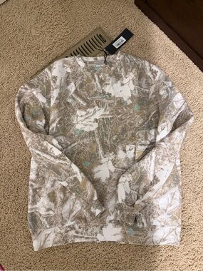 Women’s Crewneck Sweatshirt in Beige Leaf Camo